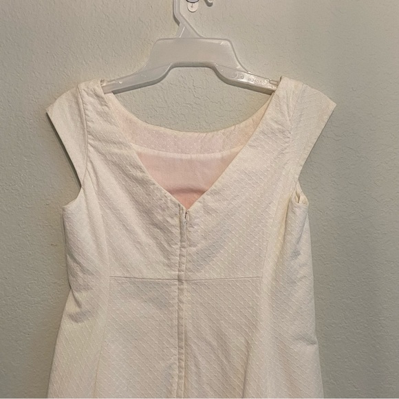 Lilly Pulitzer Dress White Quilt Embroidered Detail Dainty Shift Dress Size 2 - Picture 5 of 11